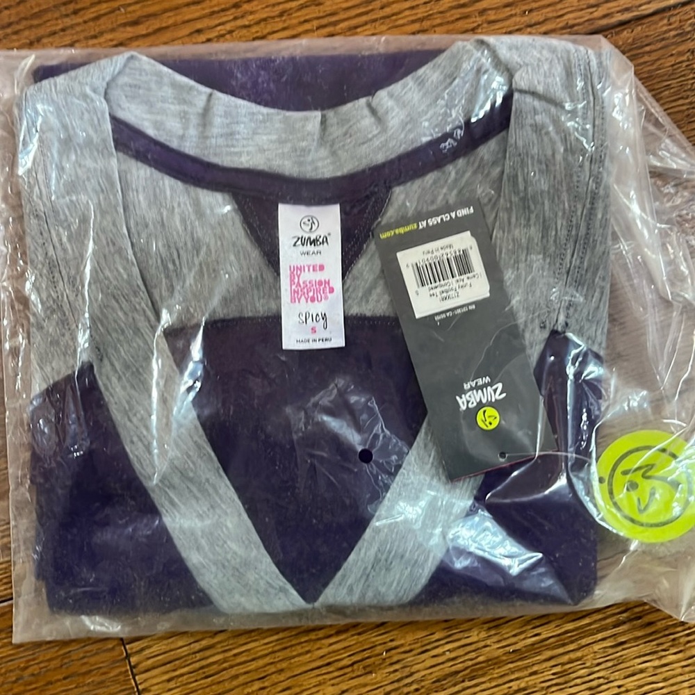 Zumba New with tags V Neck Sz Small